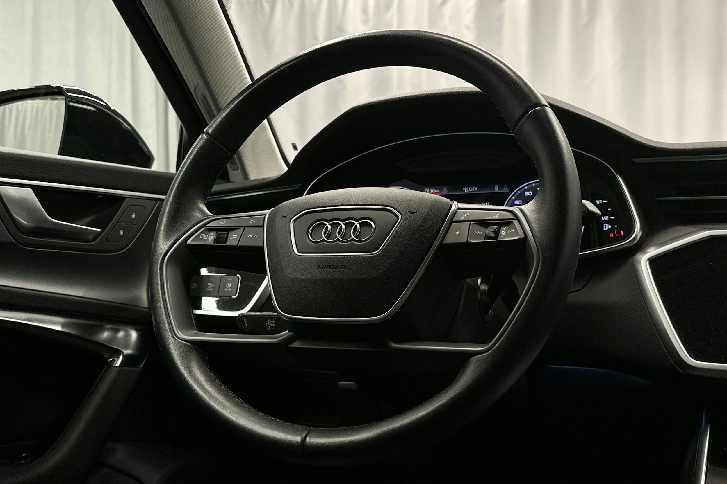 met. musta Audi A6 2023 kuva 15.