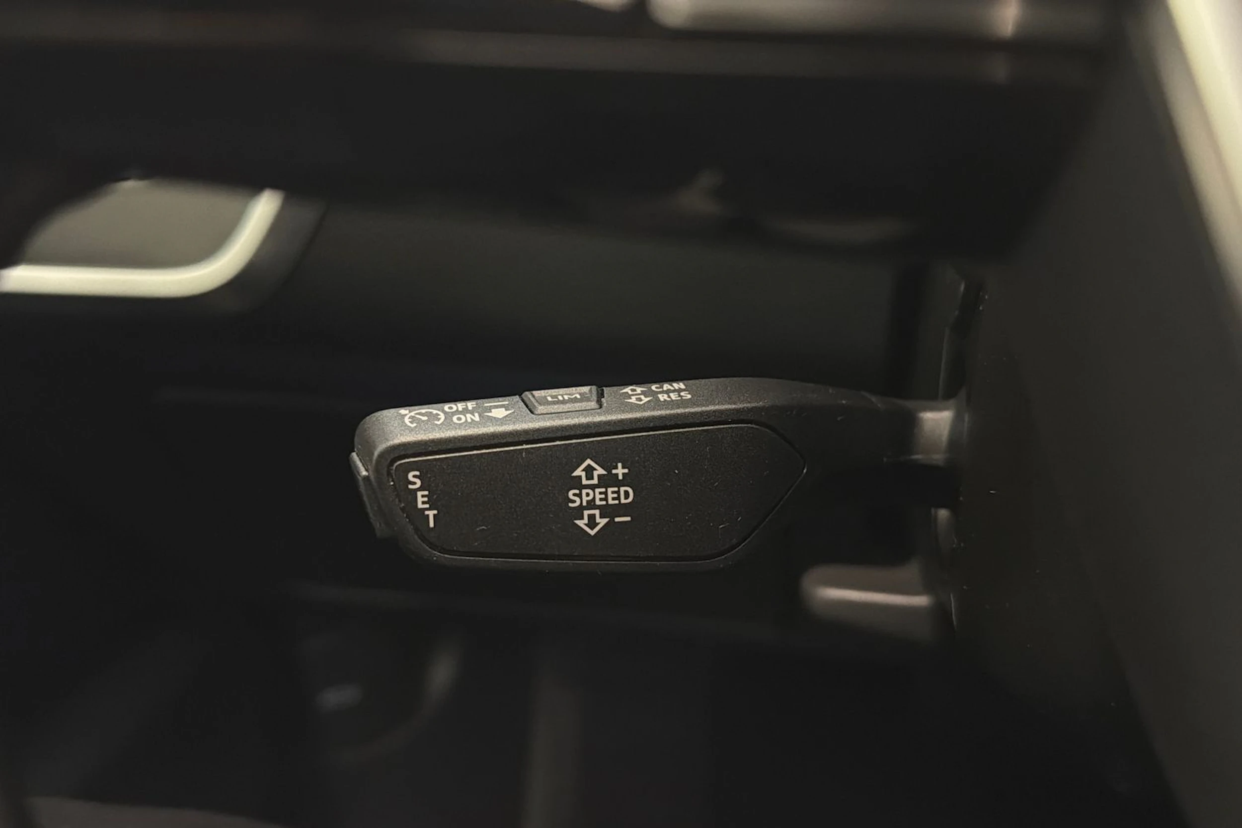 musta Audi A6 2023 kuva 21.
