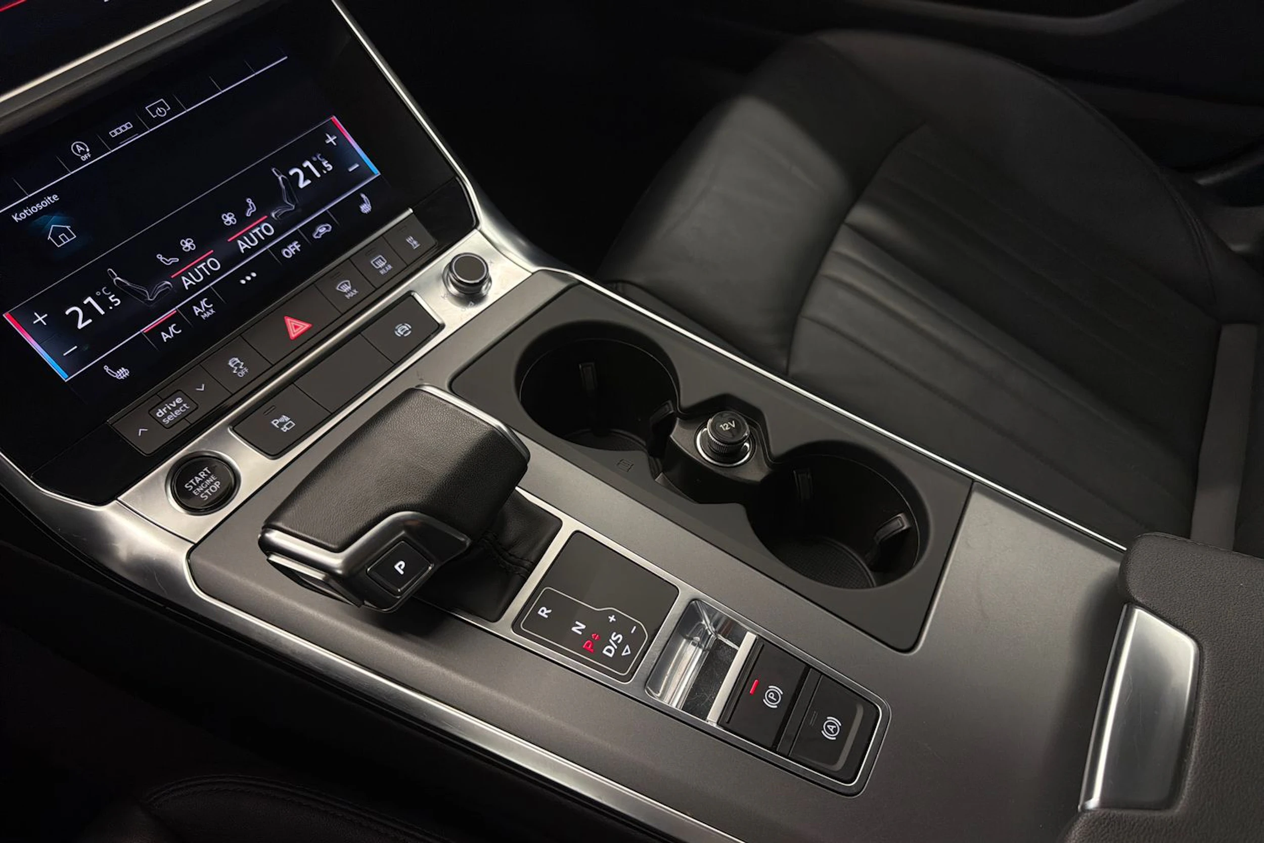 musta Audi A6 2023 kuva 22.