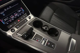 musta Audi A6 2023 kuva 22.