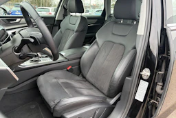 musta Audi A6 2023 kuva 16.