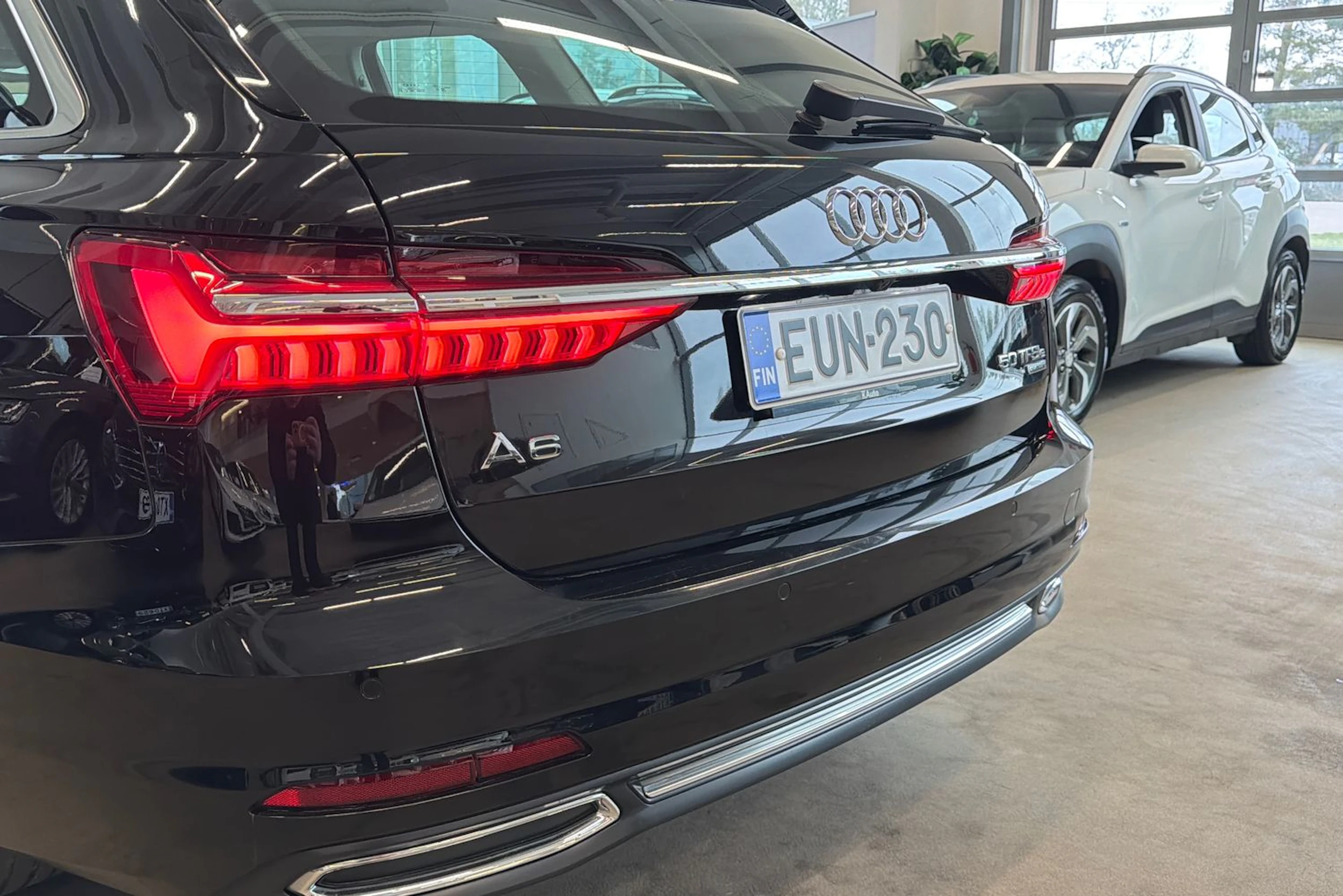 musta Audi A6 2023 kuva 18.