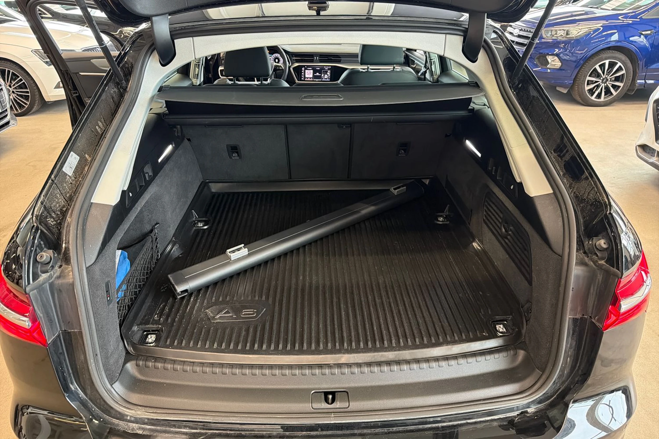 musta Audi A6 2023 kuva 21.