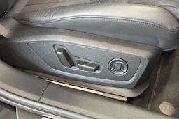 musta Audi A6 2023 kuva 24.