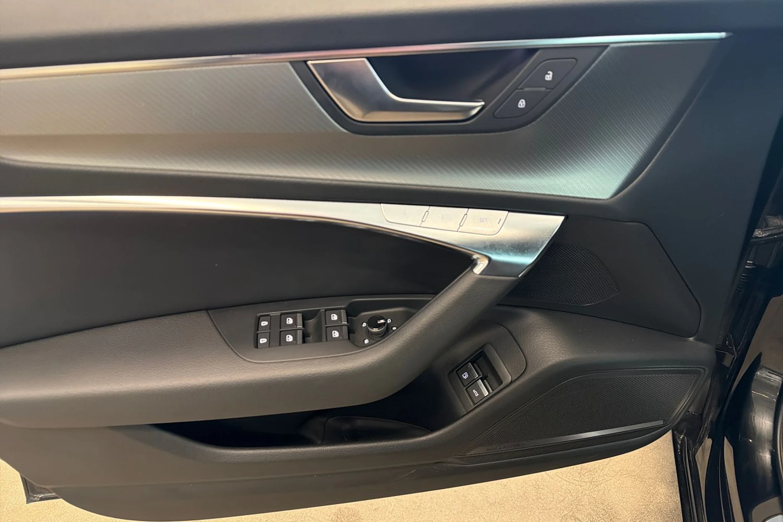 musta Audi A6 2023 kuva 25.