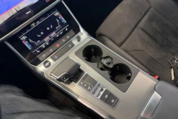musta Audi A6 2023 kuva 42.