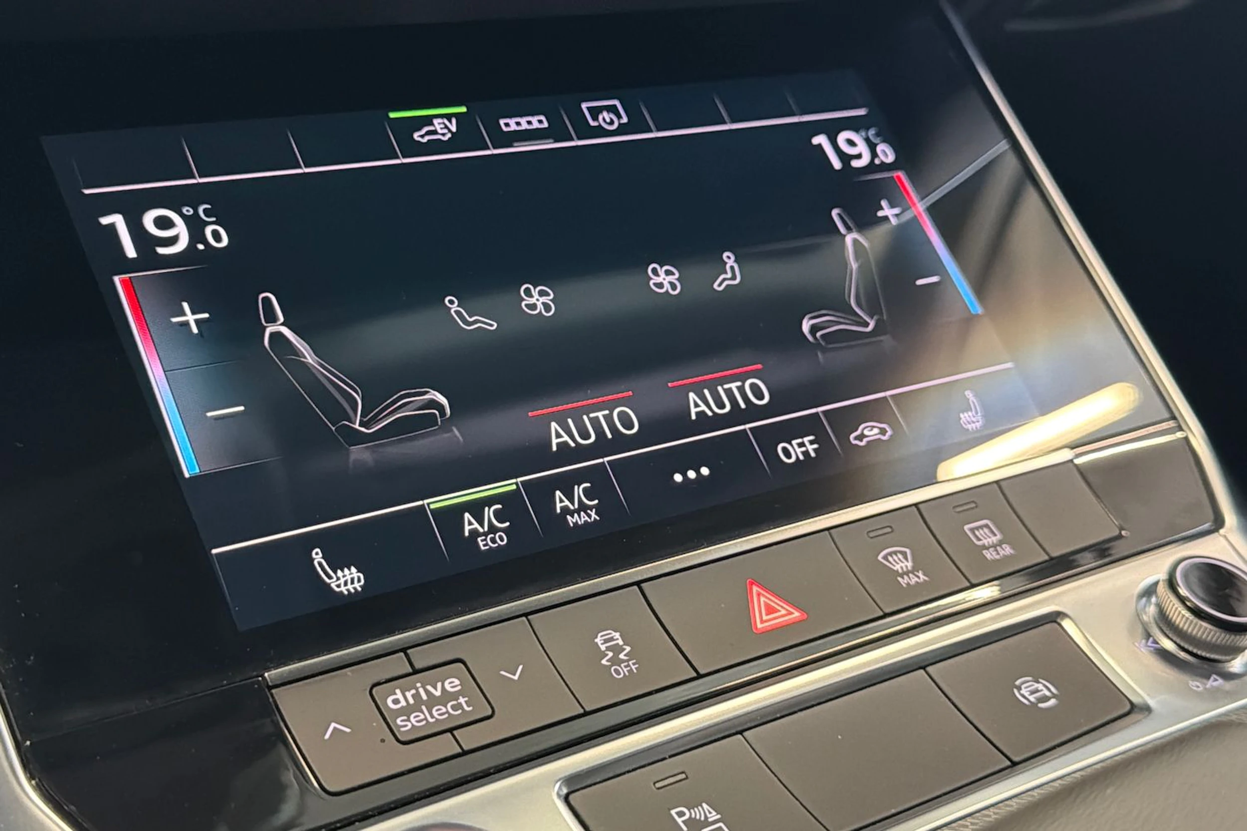 musta Audi A6 2023 kuva 44.
