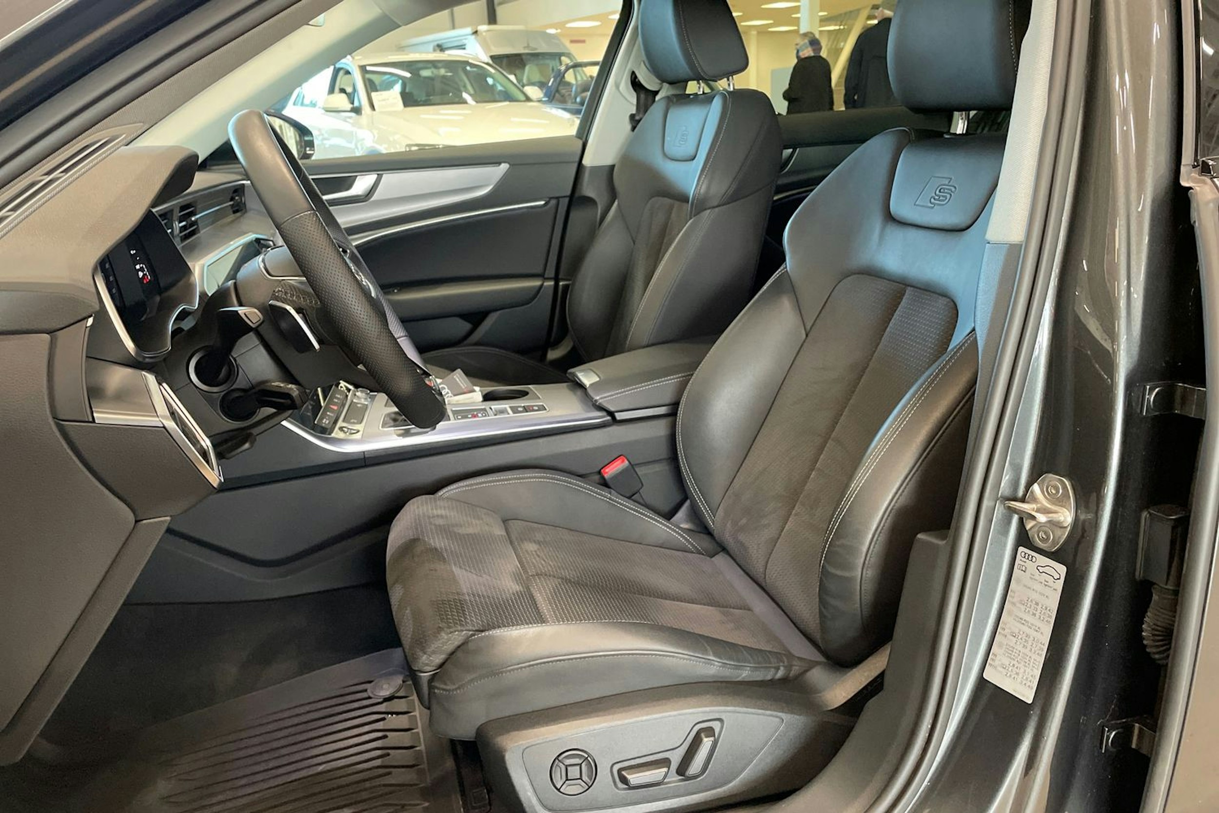 met. harmaa Audi A6 2023 kuva 14.