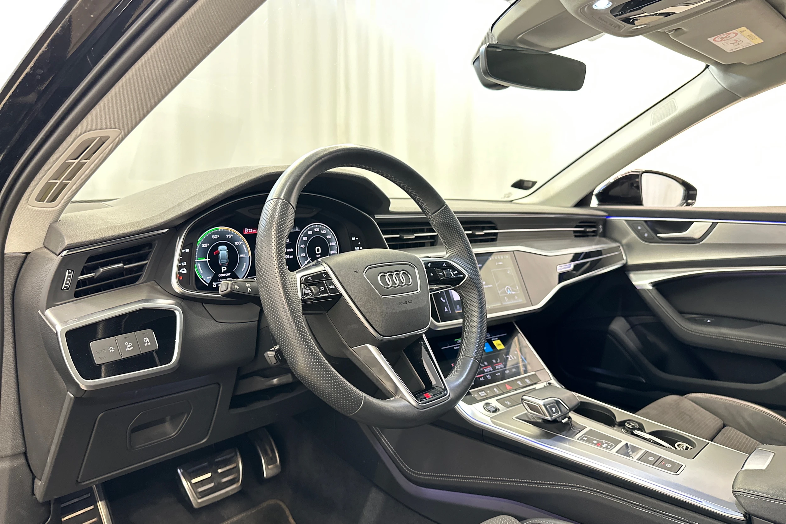 musta Audi A6 2023 kuva 10.