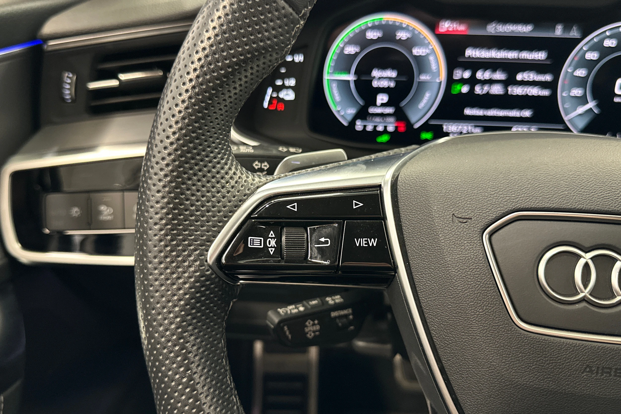 musta Audi A6 2023 kuva 13.