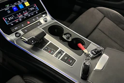 musta Audi A6 2023 kuva 16.