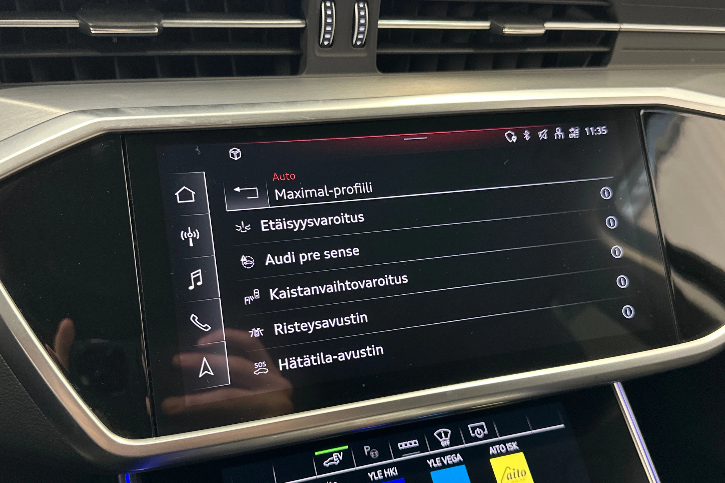 musta Audi A6 2023 kuva 20.