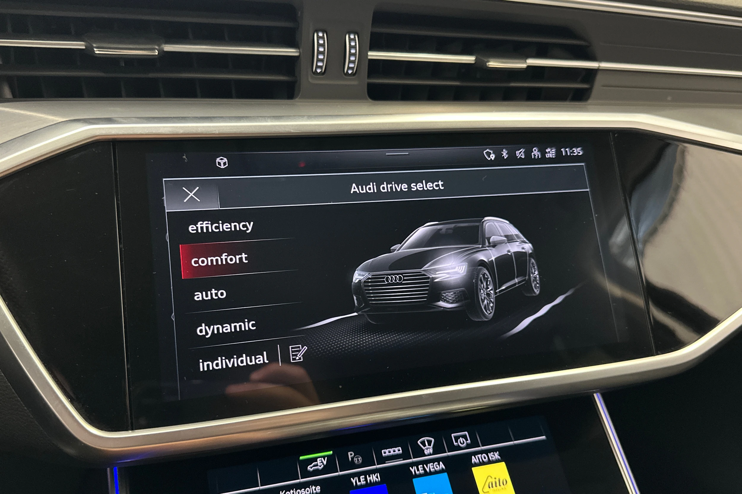musta Audi A6 2023 kuva 22.