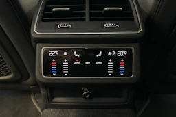 musta Audi A6 2023 kuva 29.