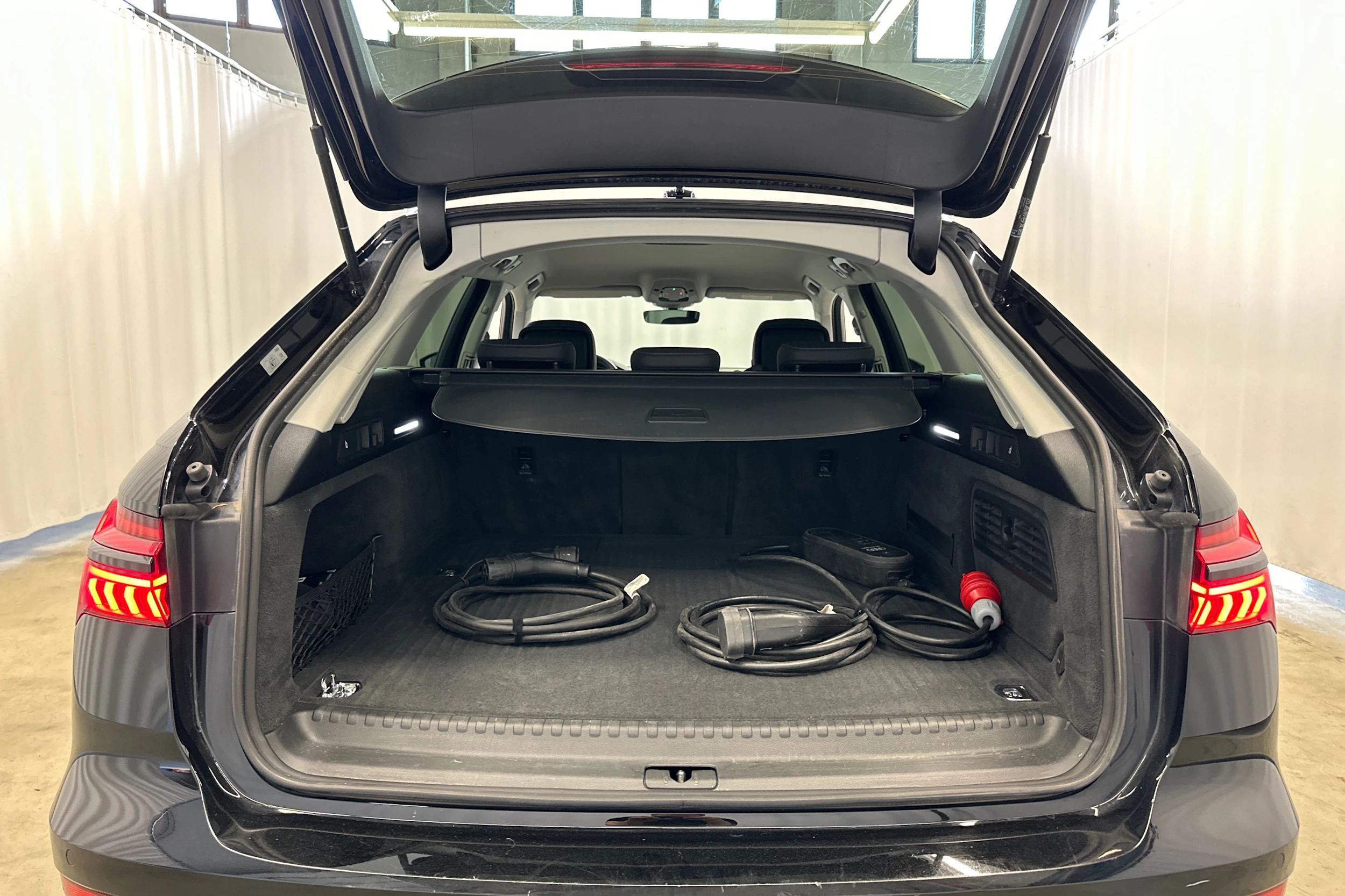 musta Audi A6 2023 kuva 30.