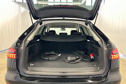musta Audi A6 2023 kuva 30.