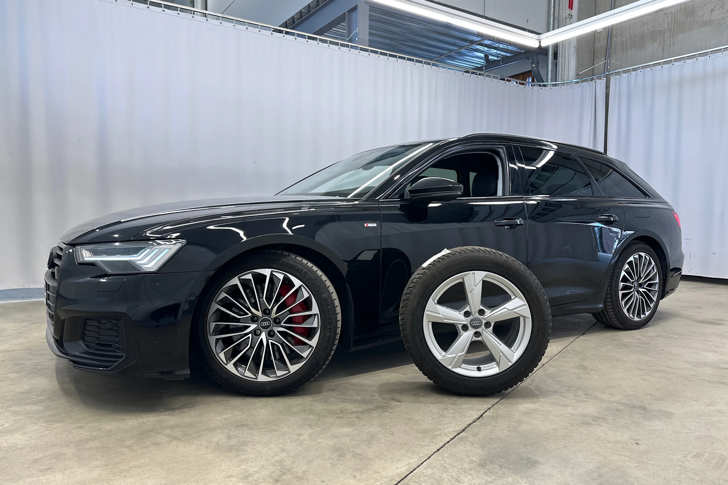 musta Audi A6 2023 kuva 32.
