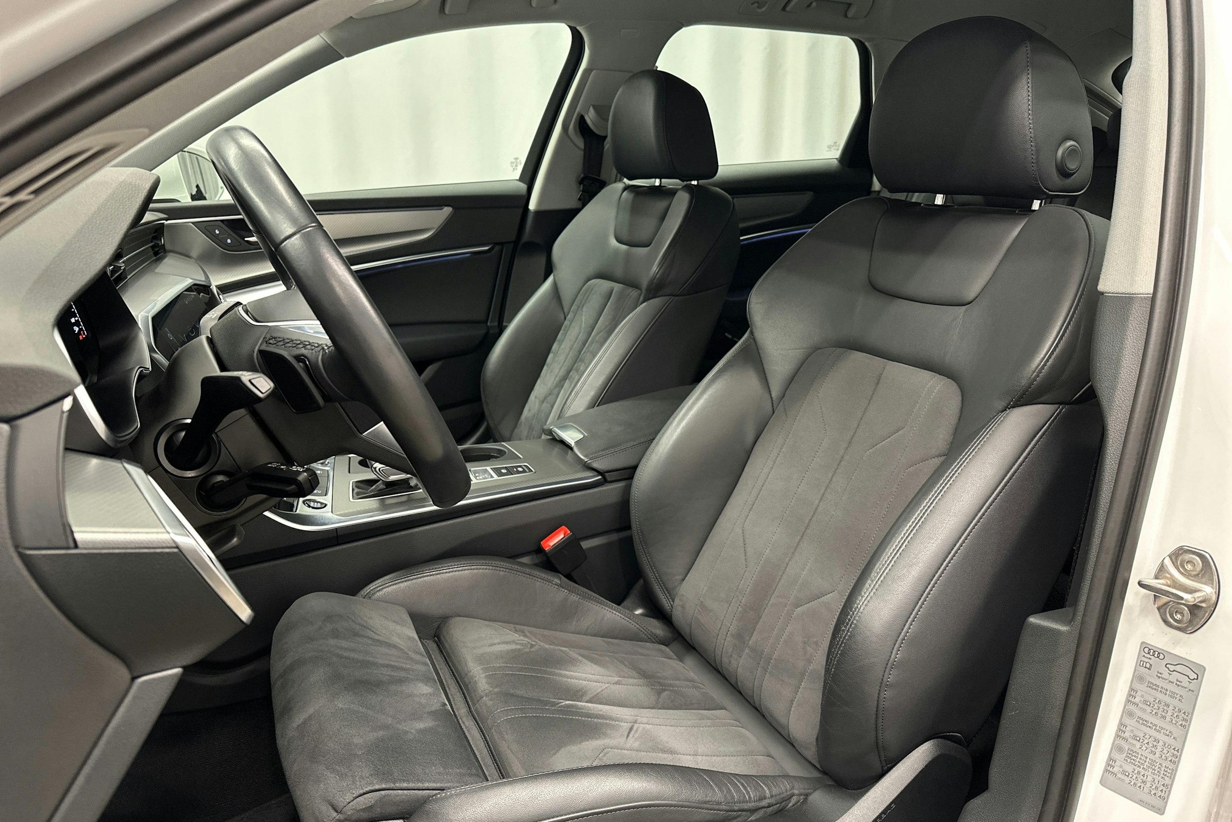 valkoinen Audi A6 2023 kuva 14.