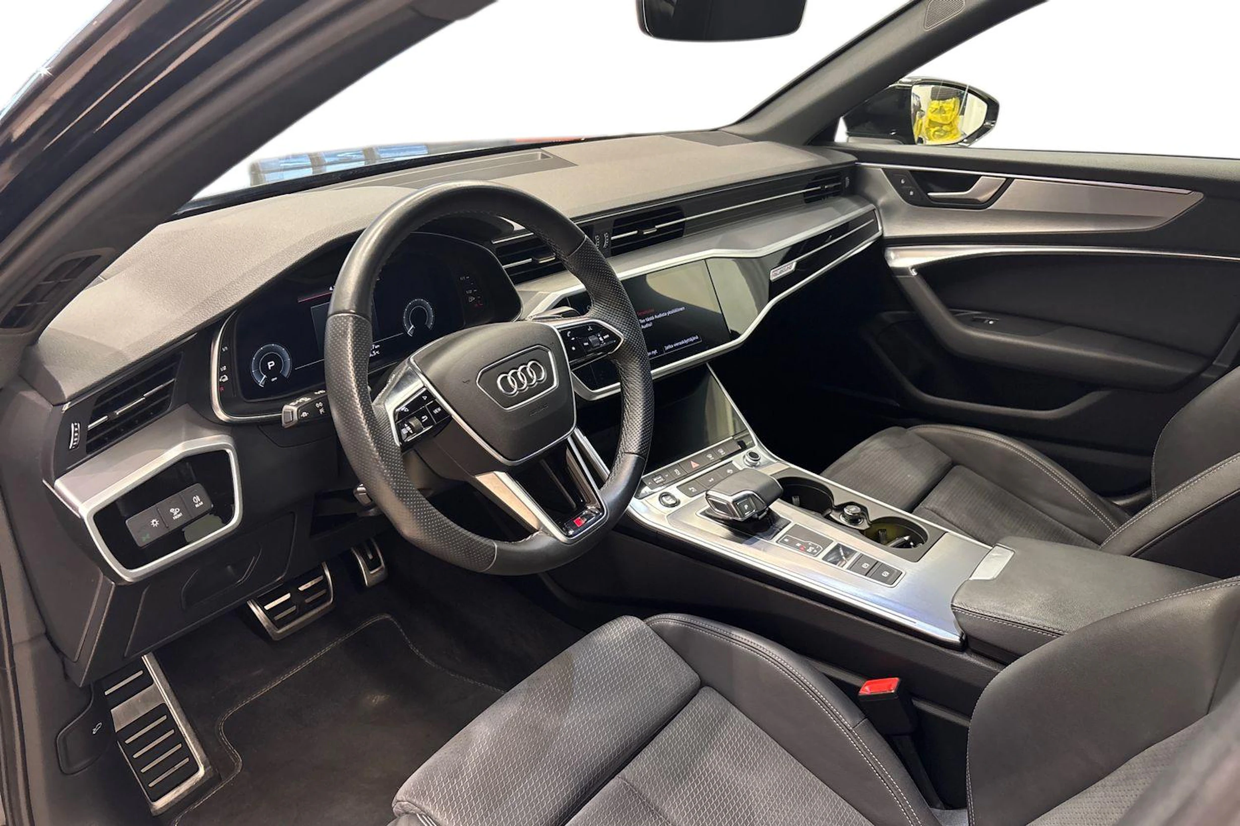Musta Audi A6 2023 kuva 6.
