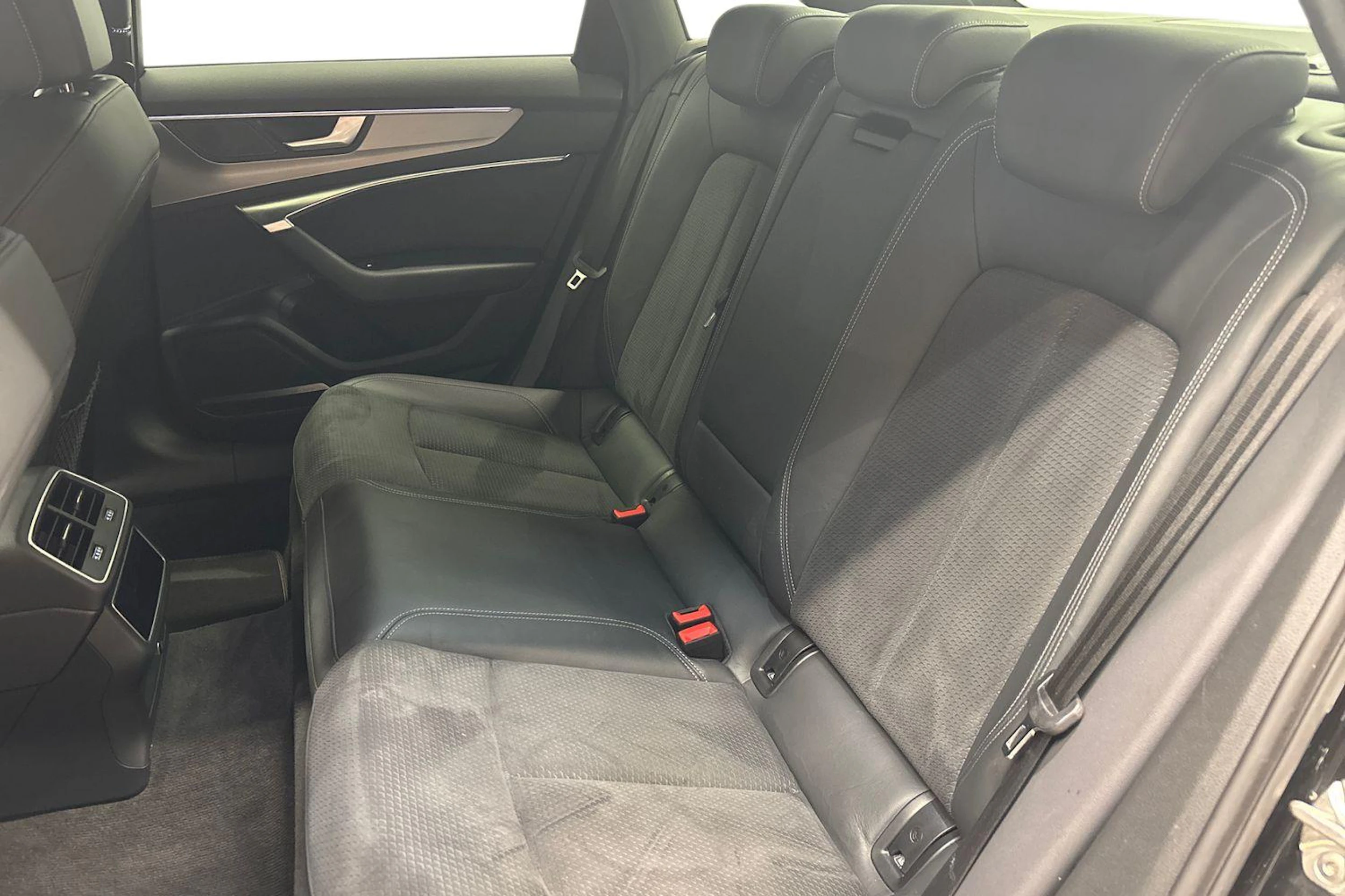 Musta Audi A6 2023 kuva 8.