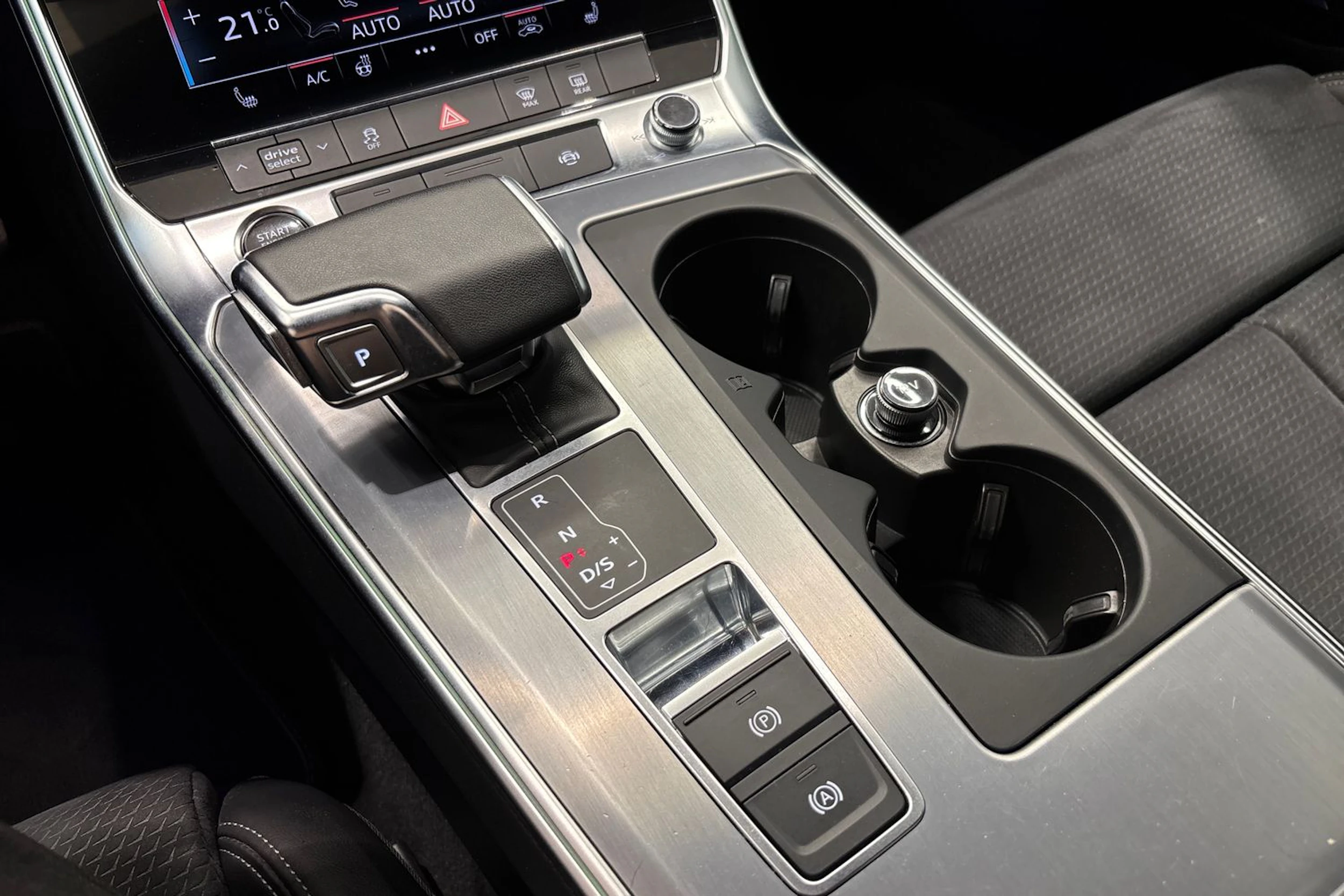 Musta Audi A6 2023 kuva 27.