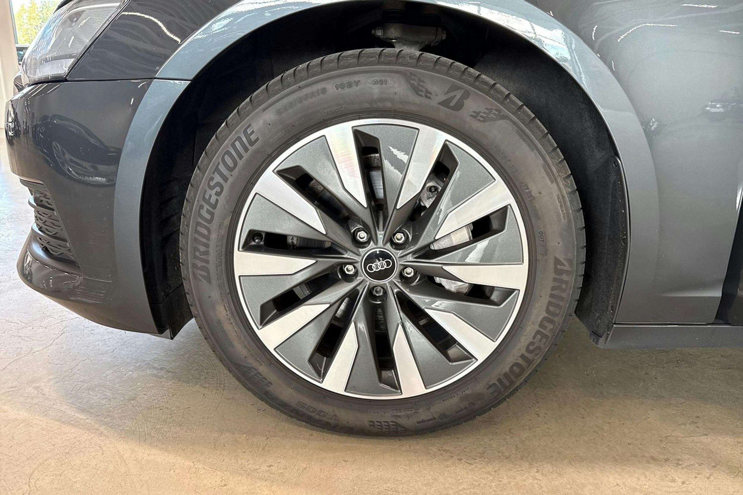 harmaa Audi A6 2023 kuva 9.