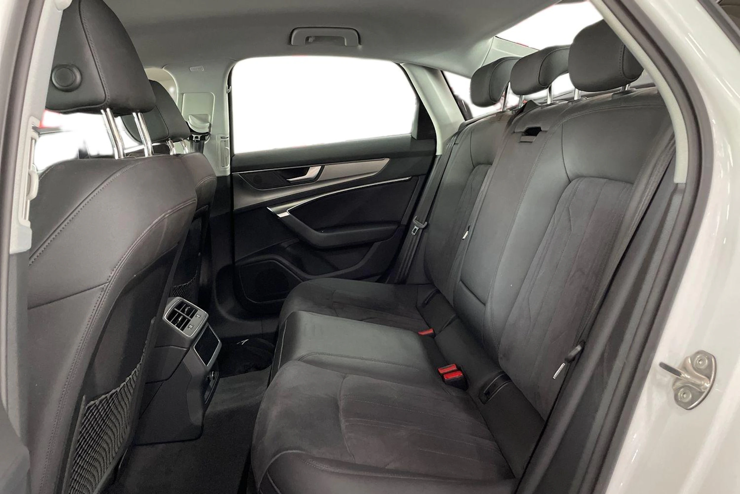 Valkoinen Audi A6 2023 kuva 11.