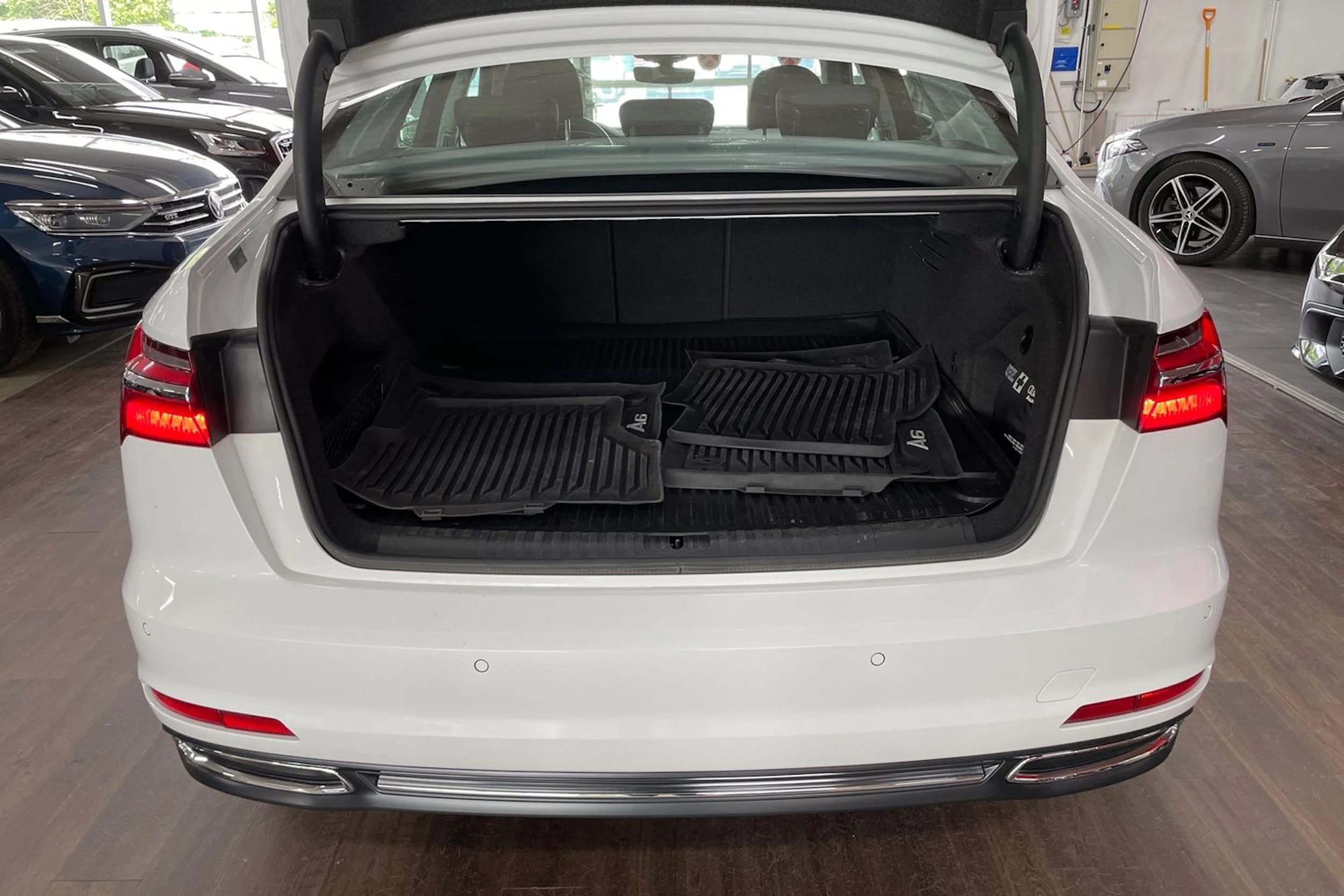 Valkoinen Audi A6 2023 kuva 15.
