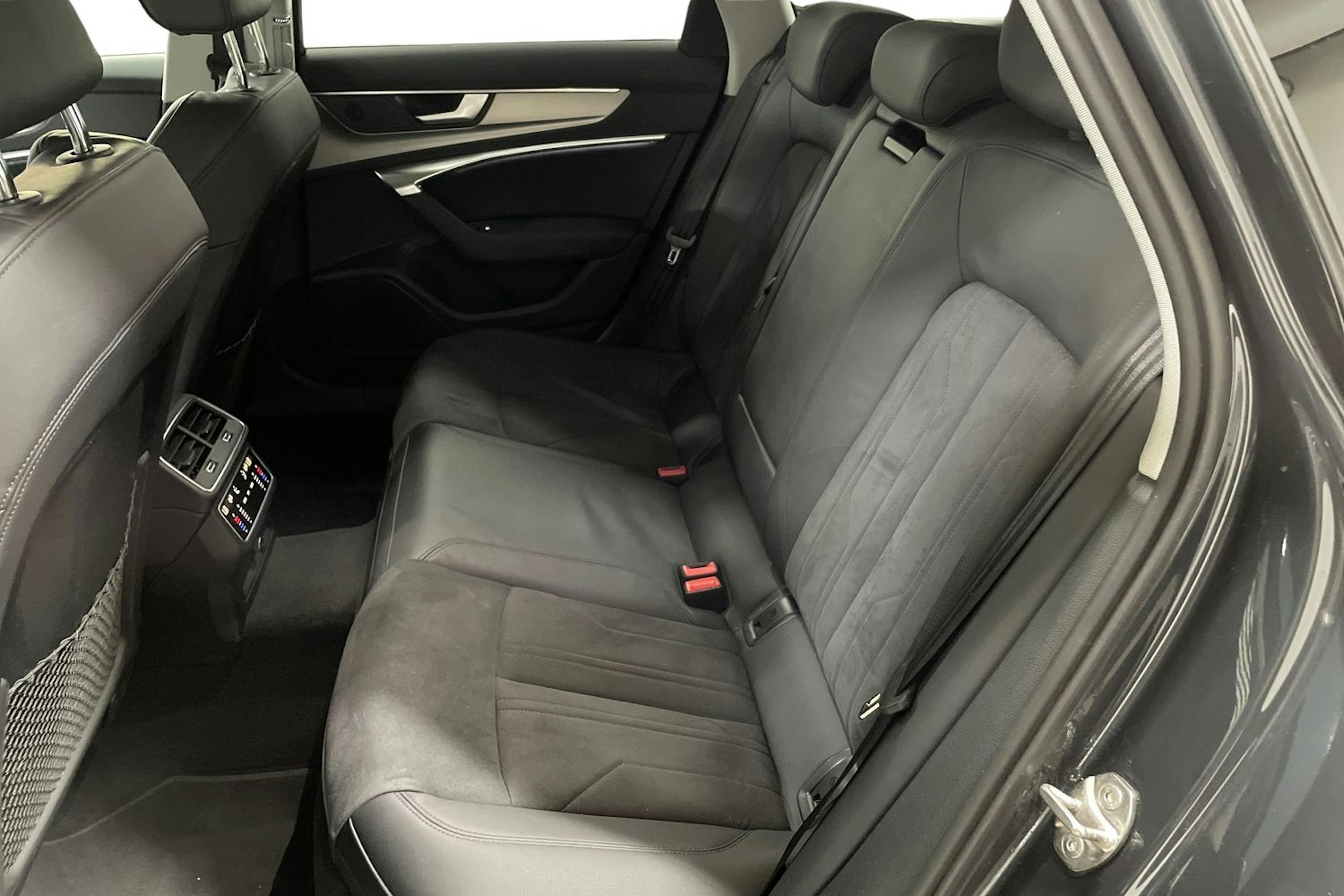 harmaa Audi A6 2023 kuva 10.