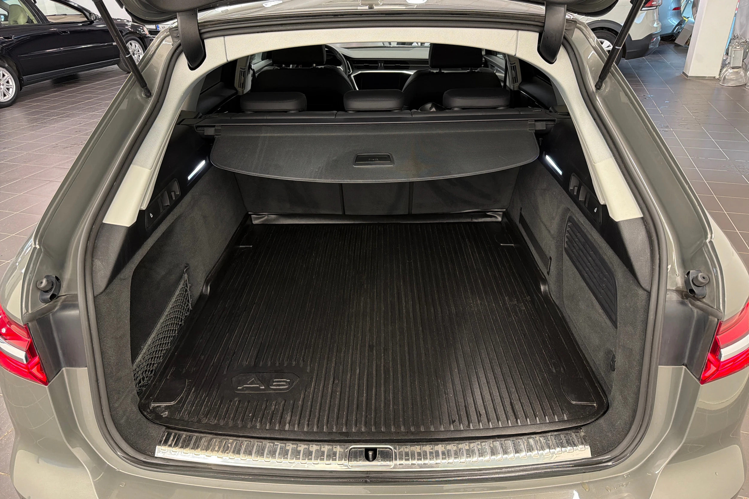 Harmaa Audi A6 2023 kuva 15.