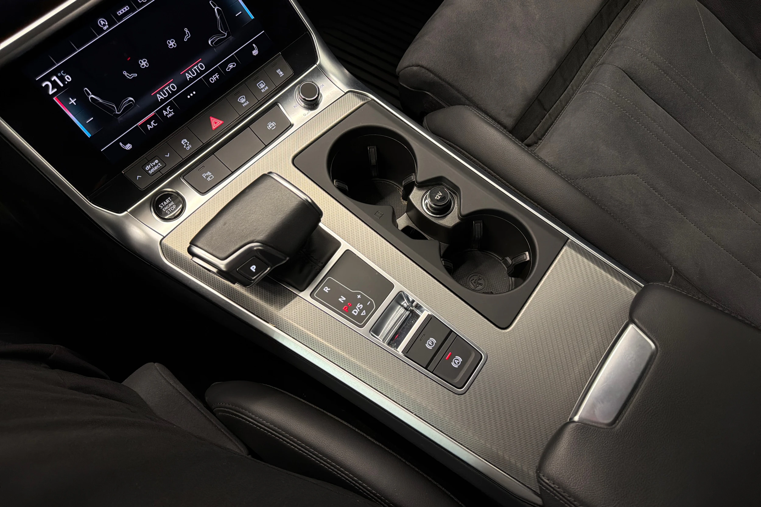 Harmaa Audi A6 2023 kuva 28.