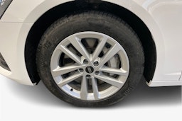 valkoinen Audi A6 2023 kuva 11.