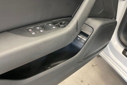 valkoinen Audi A6 2023 kuva 15.