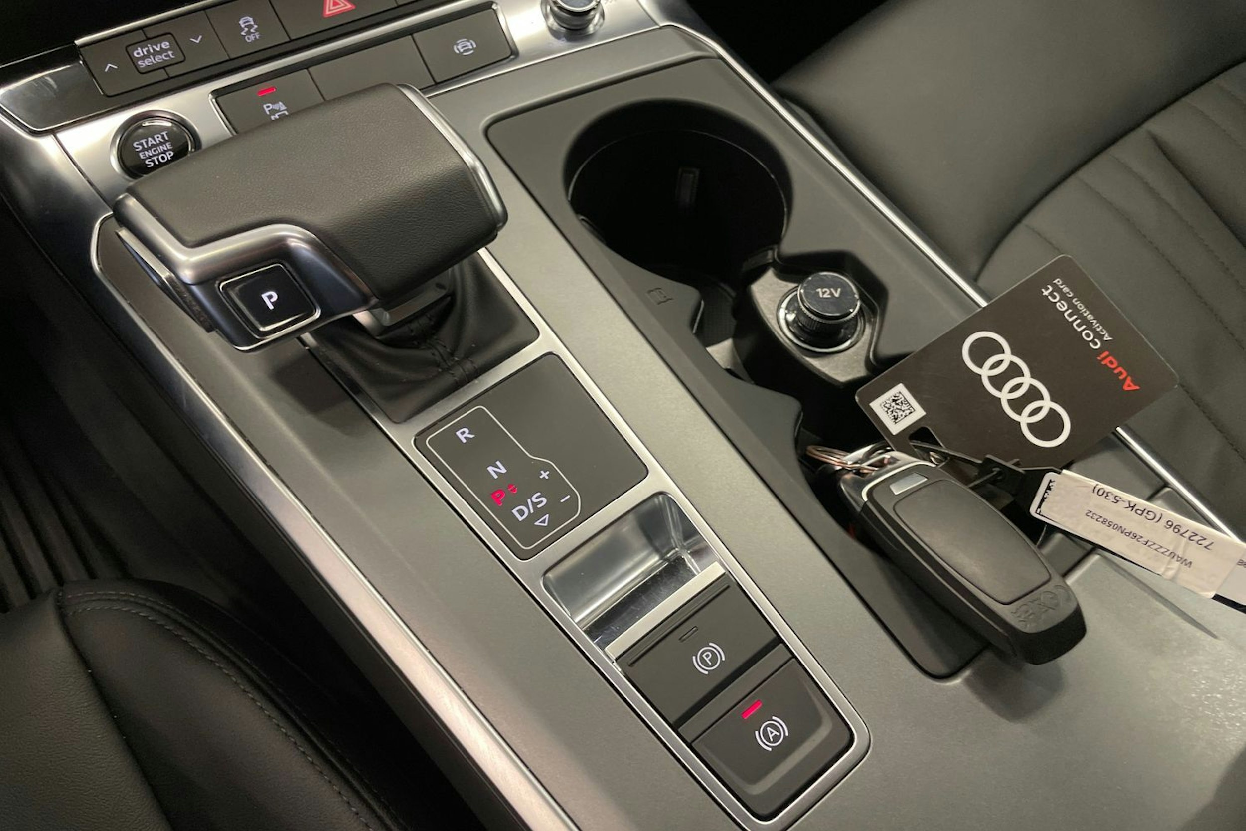 valkoinen Audi A6 2023 kuva 22.