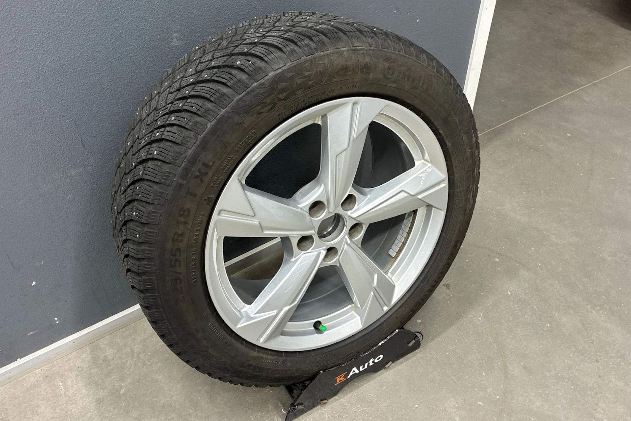 sininen Audi A6 2023 kuva 10.