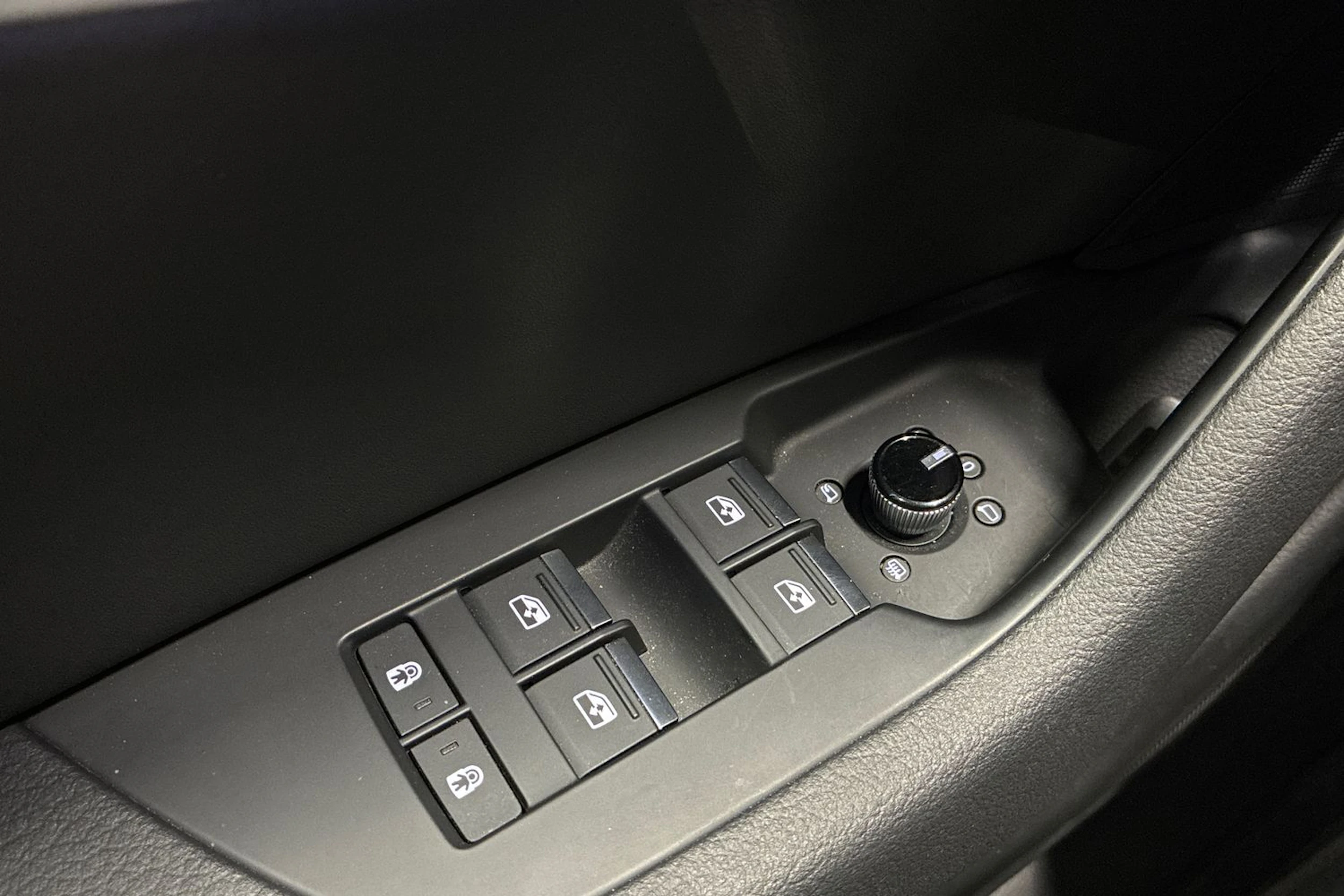 sininen Audi A6 2023 kuva 18.