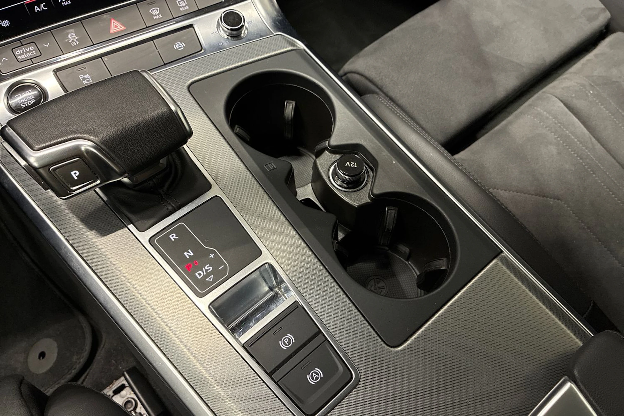 sininen Audi A6 2023 kuva 19.
