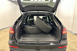 musta Audi A6 2023 kuva 4.
