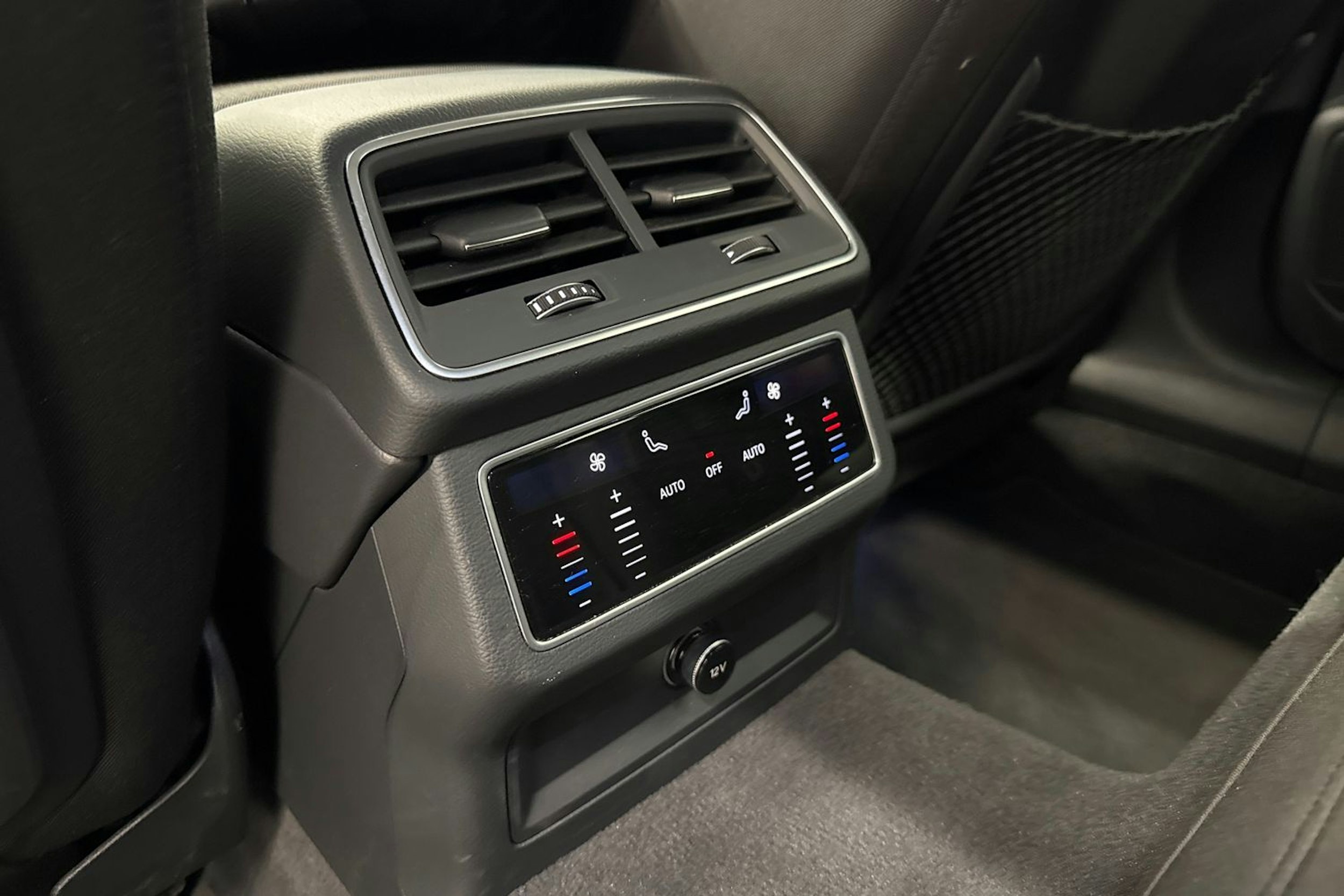 musta Audi A6 2023 kuva 16.