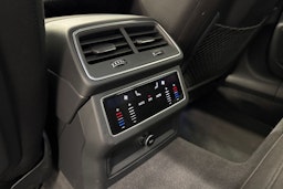 musta Audi A6 2023 kuva 16.