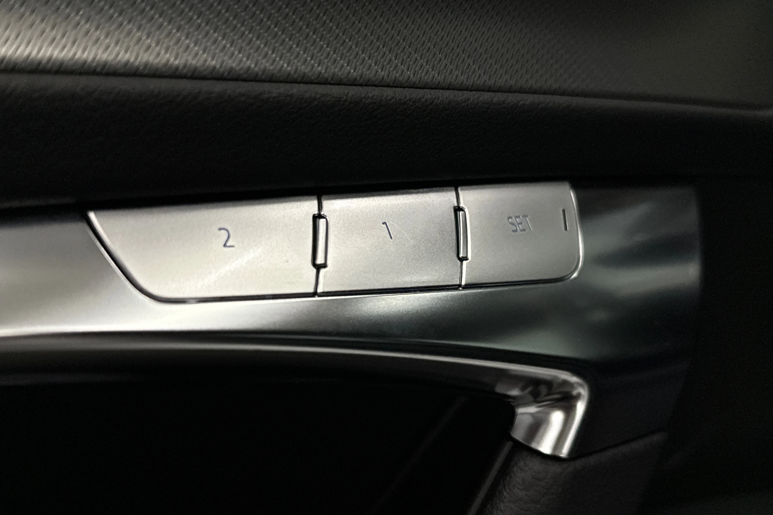 valkoinen Audi A6 2023 kuva 16.