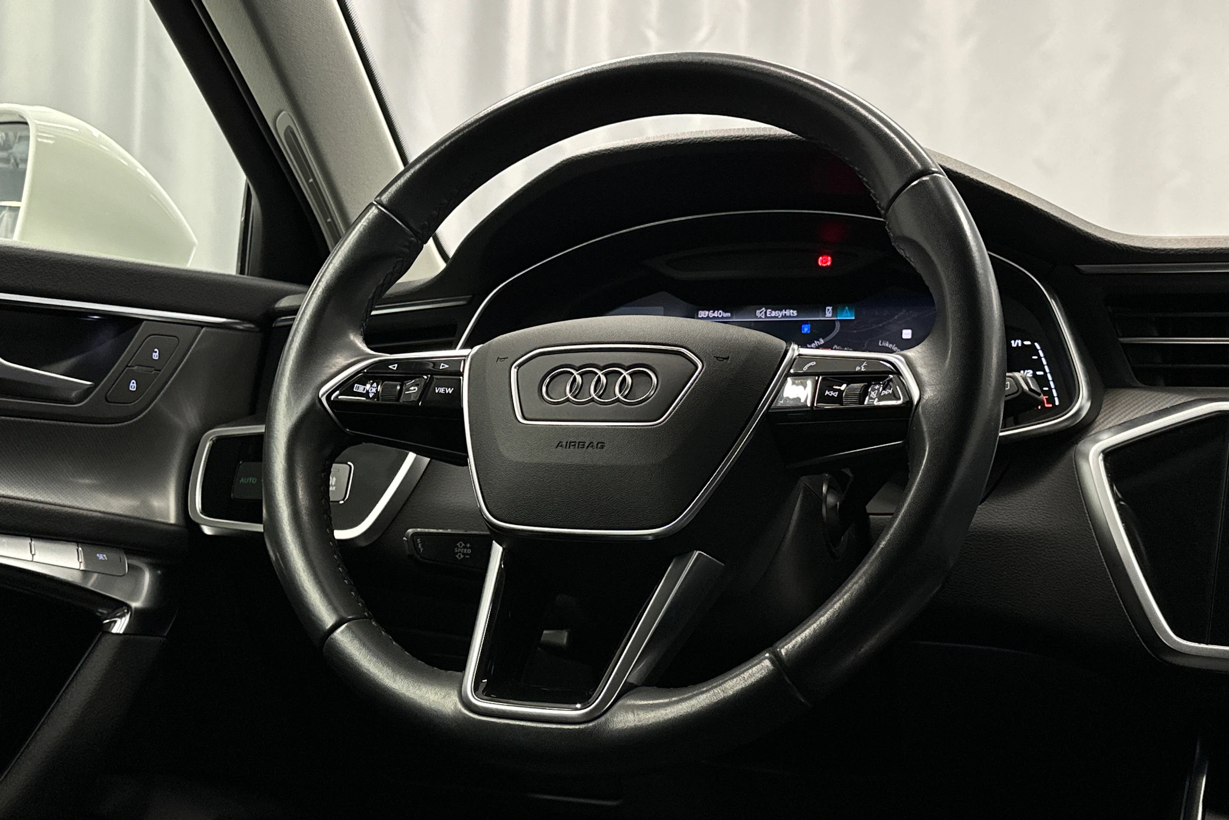valkoinen Audi A6 2023 kuva 18.