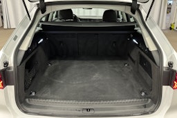 valkoinen Audi A6 2023 kuva 14.