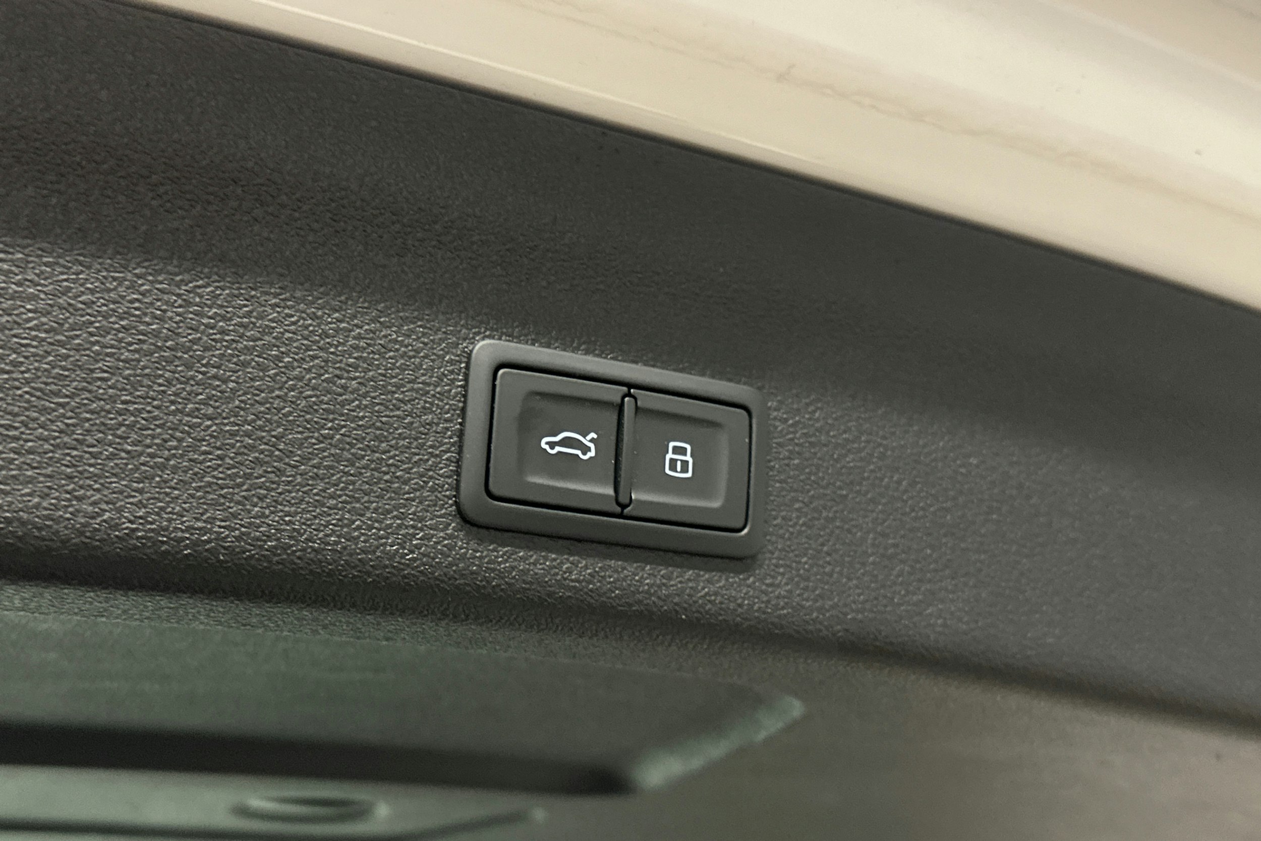 valkoinen Audi A6 2023 kuva 15.