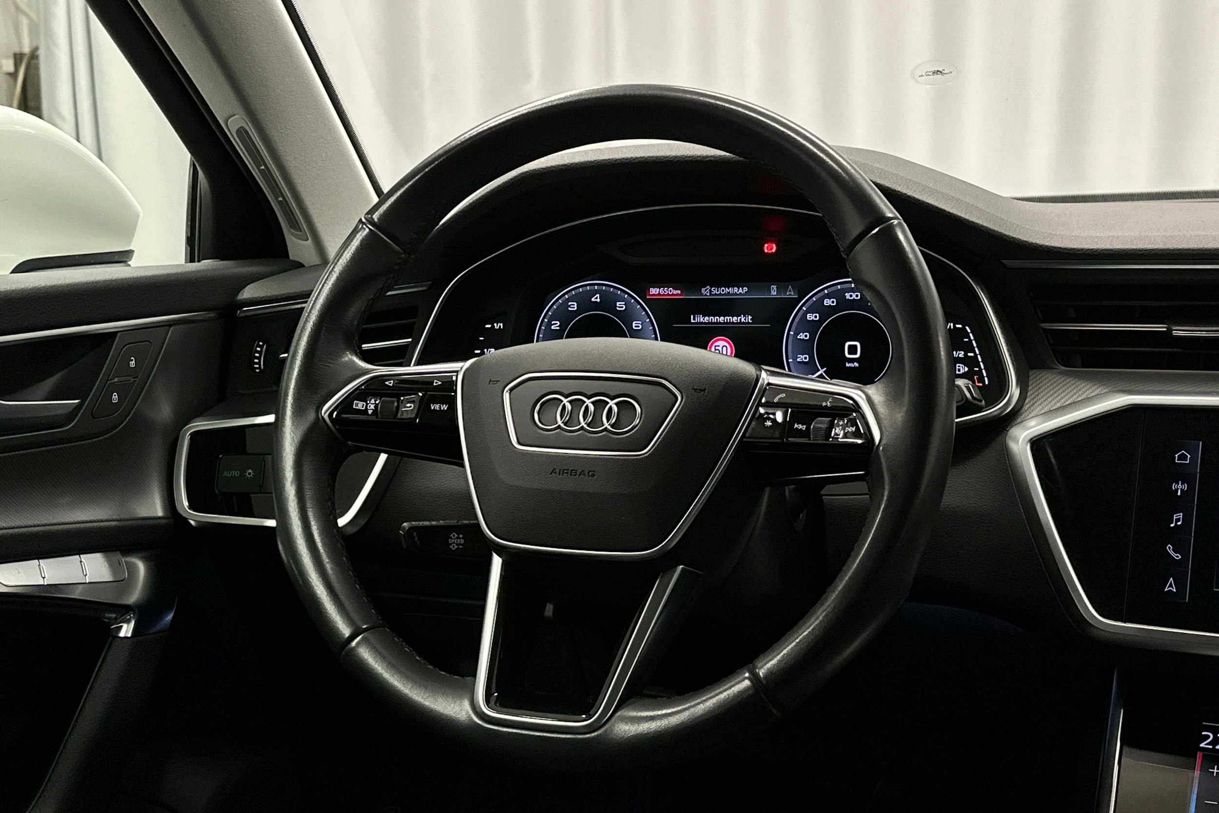 valkoinen Audi A6 2023 kuva 18.