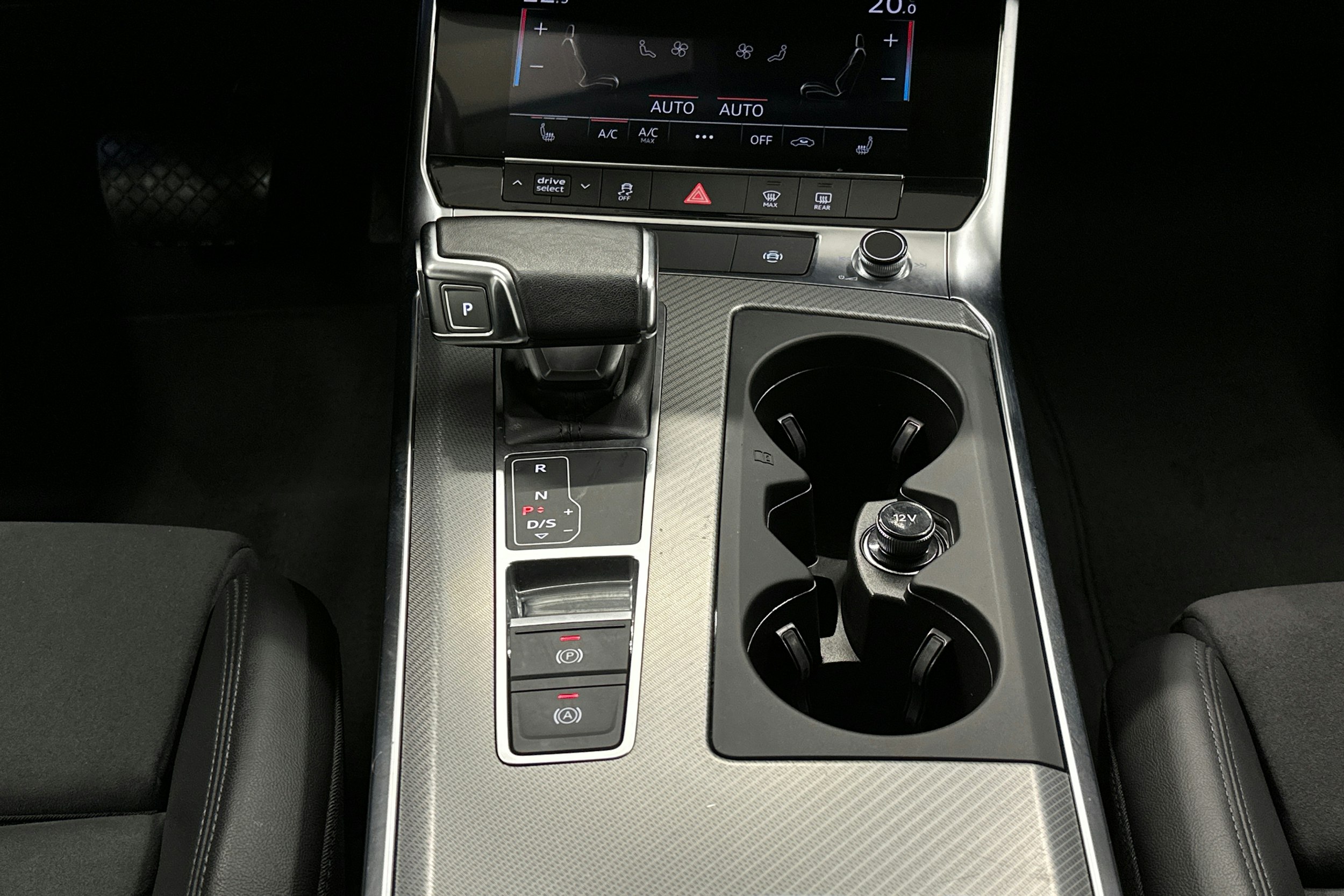 valkoinen Audi A6 2023 kuva 19.