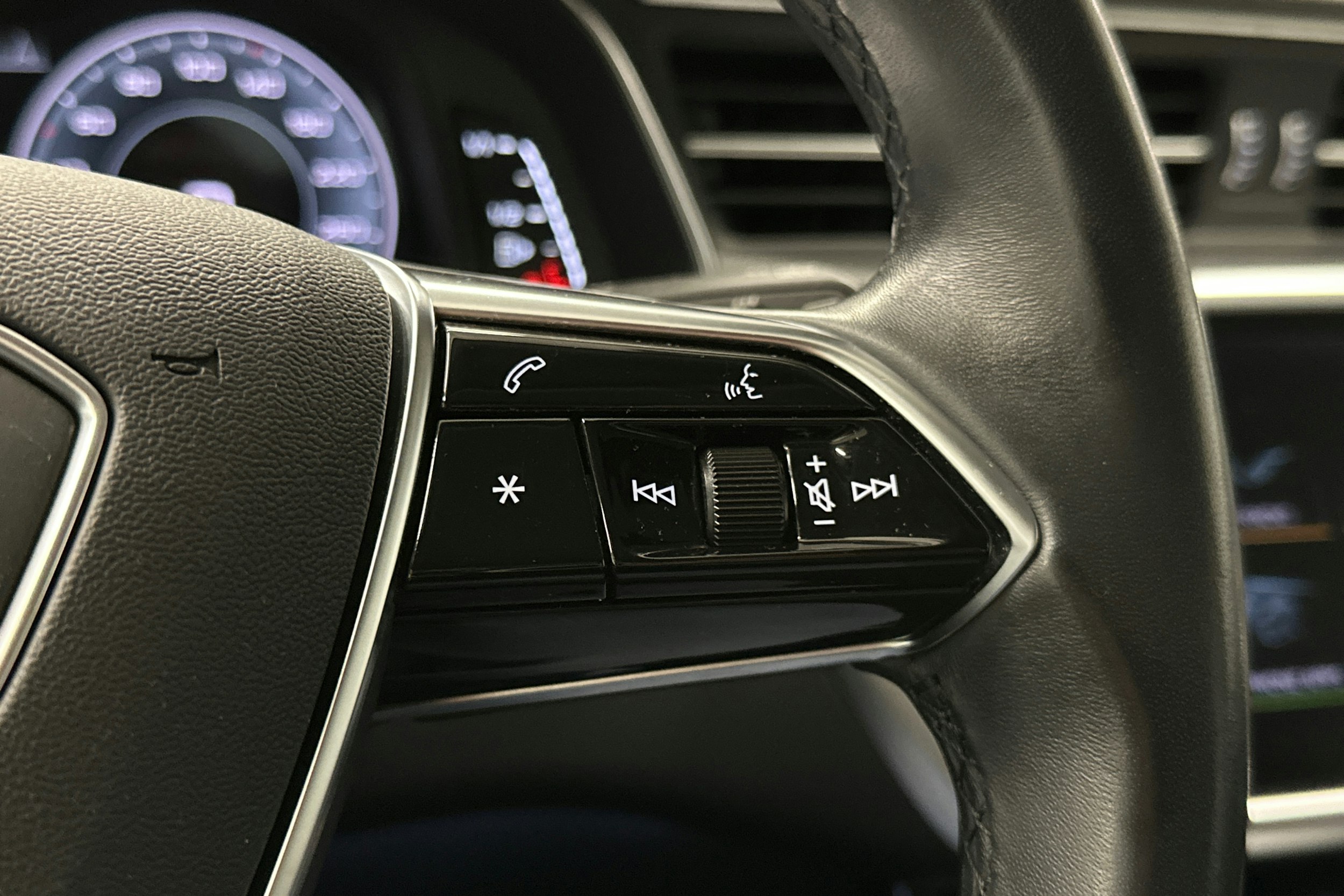 valkoinen Audi A6 2023 kuva 22.