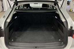 valkoinen Audi A6 2023 kuva 14.