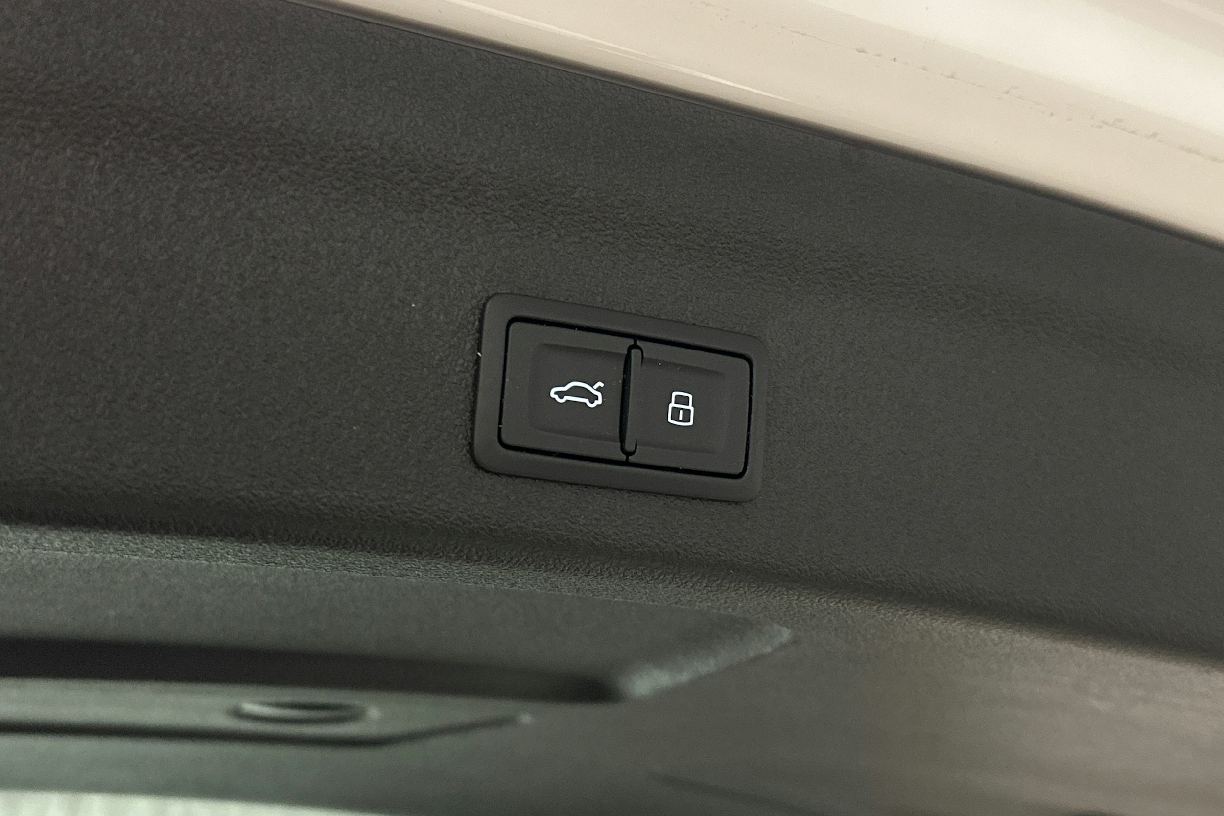 valkoinen Audi A6 2023 kuva 15.