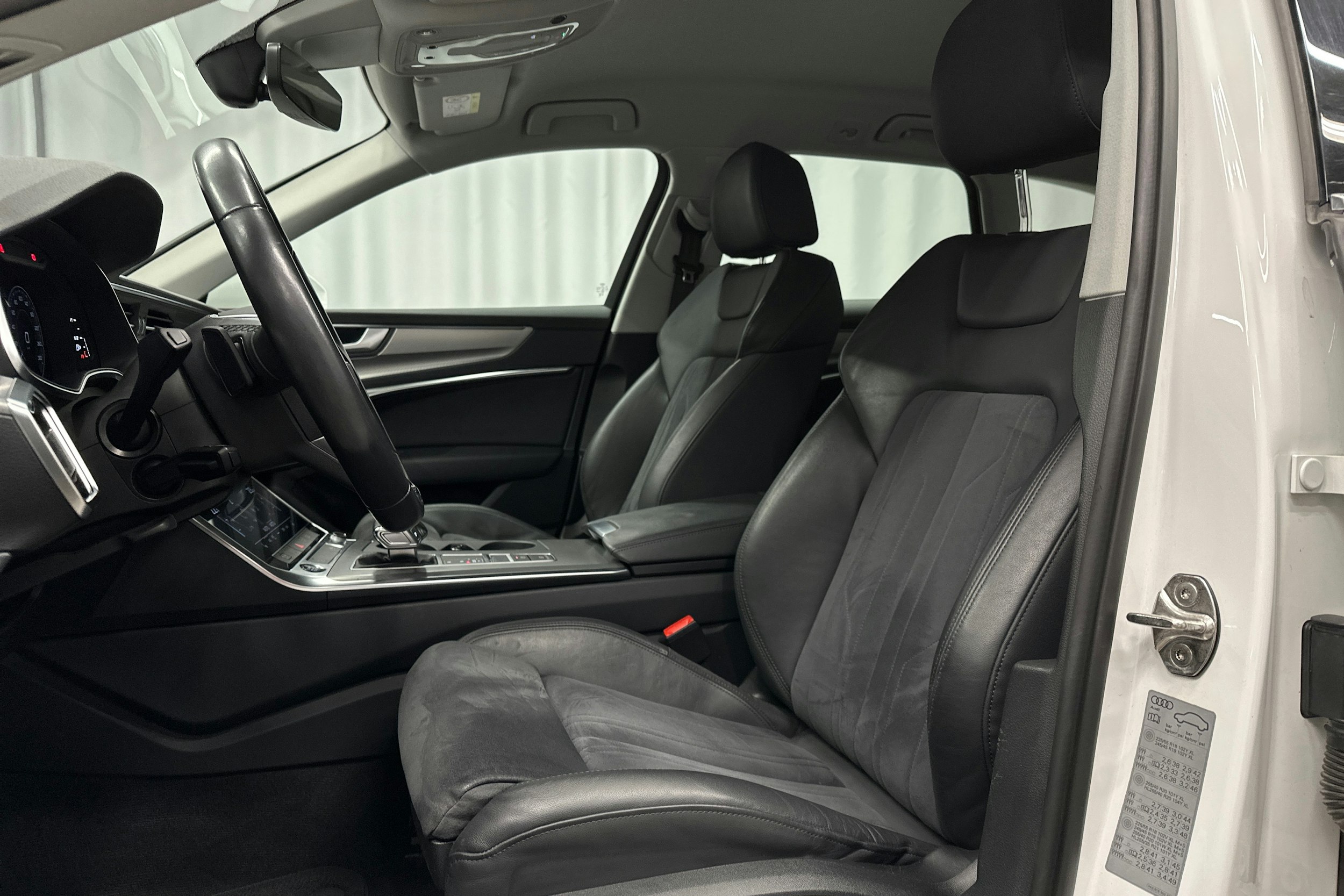 valkoinen Audi A6 2023 kuva 19.